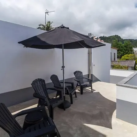 Moradia No Largo * Furnas (Azores)