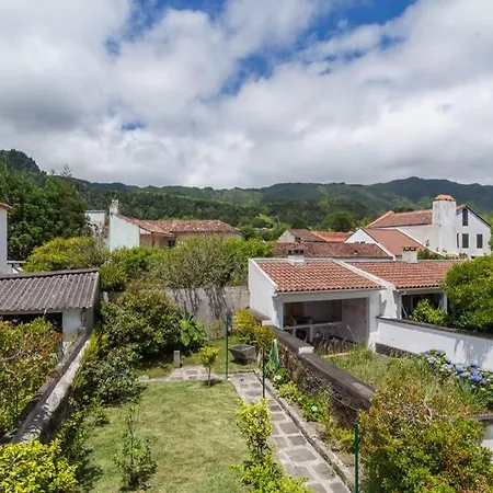 Moradia No Largo Furnas (Azores)